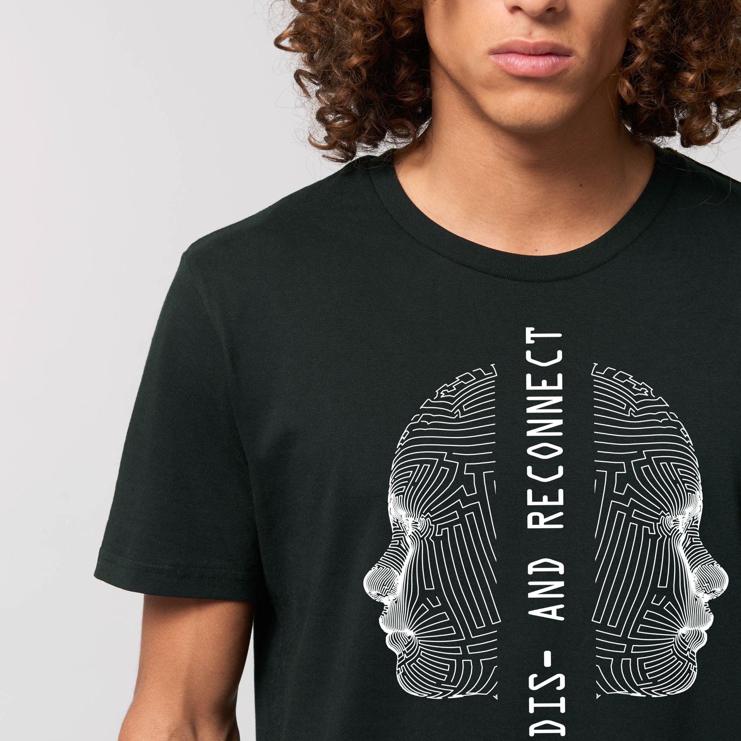 Premium Organic T-Shirt Unisex schwarz Dis-and Reconnect Mann Frontansicht