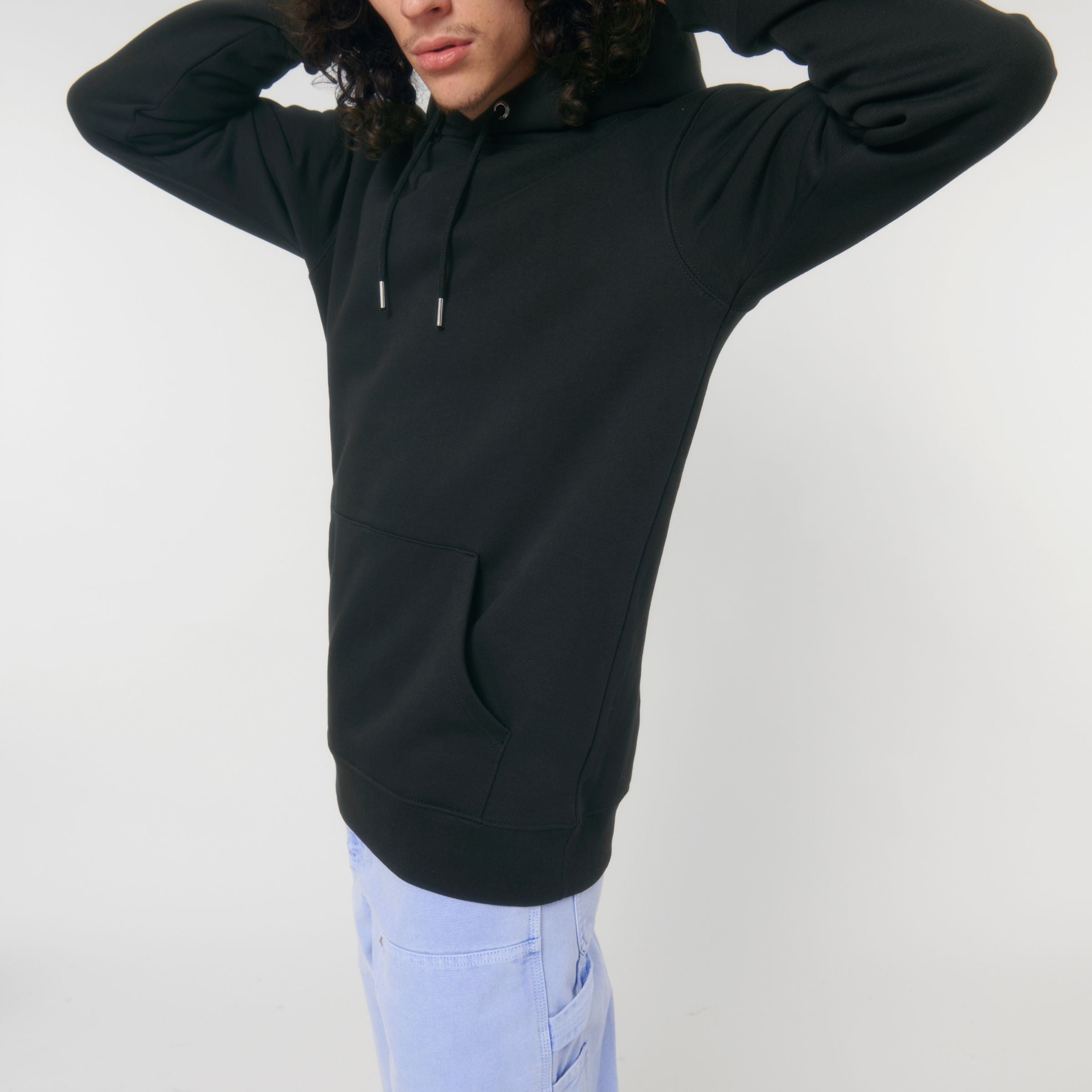 Premium Organic Hoodie BE THE GOOD ONE schwarz Mann Frontansicht
