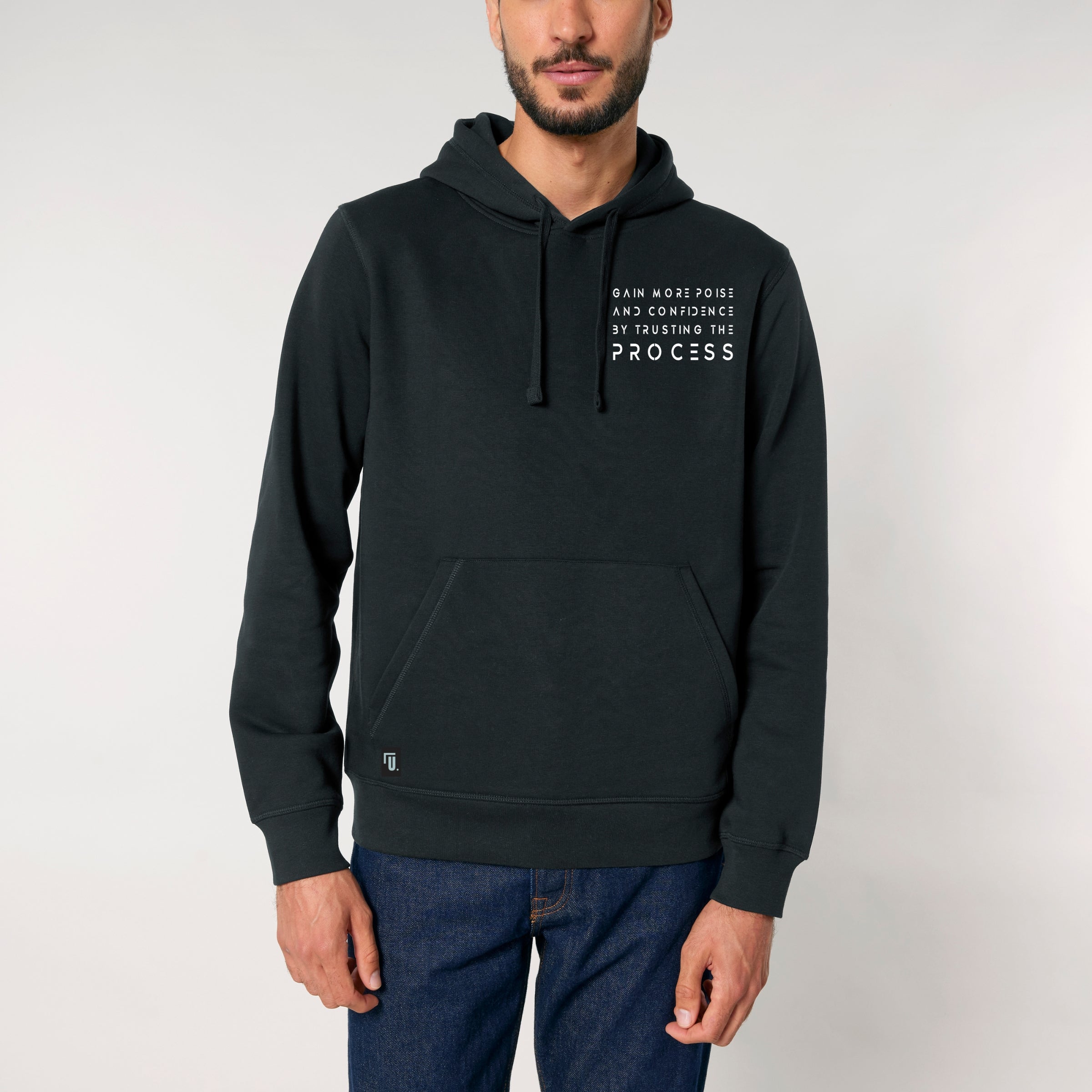 Premium Organic Hoodie_PROCESS_Schwarz_Mann_Frontansicht
