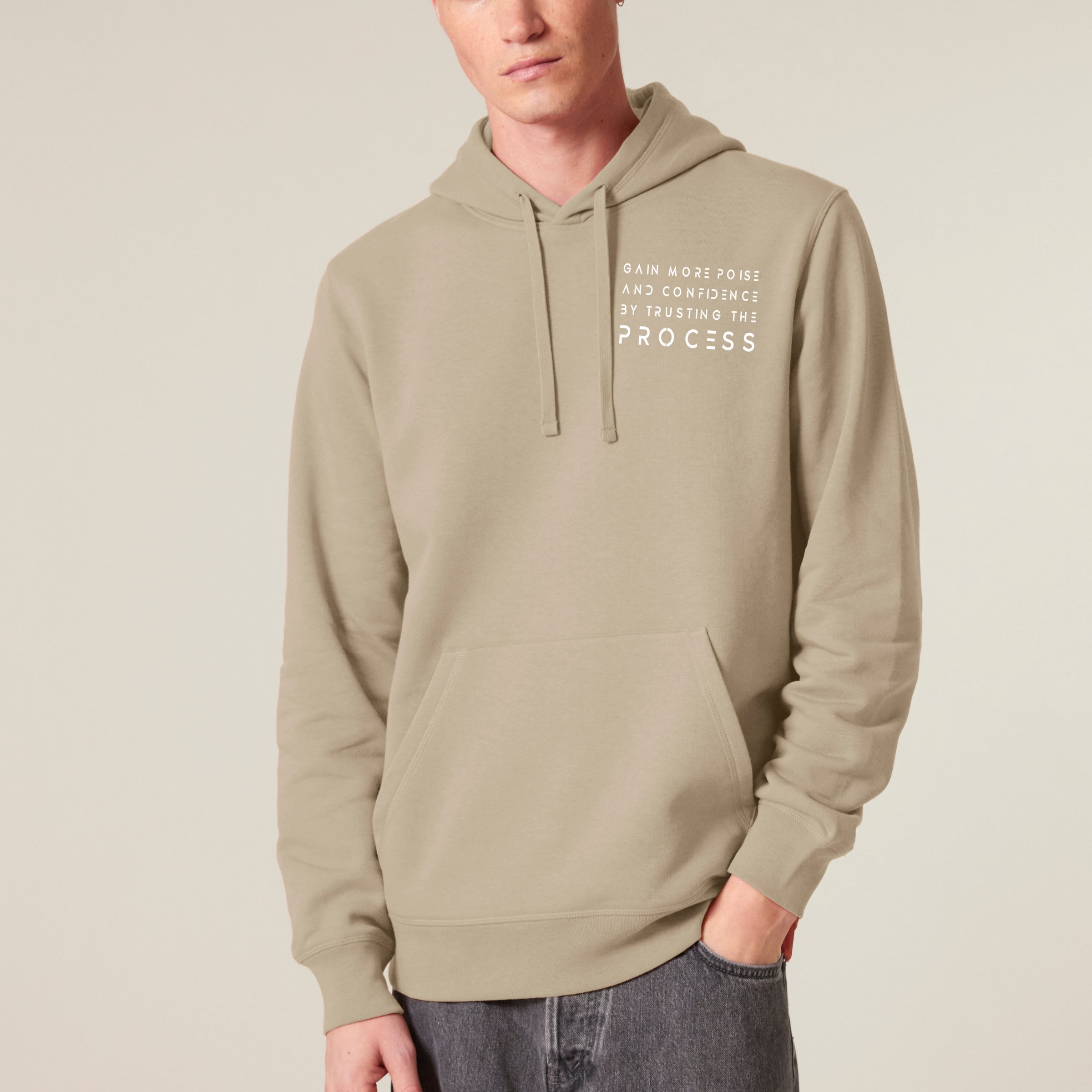 Premium Organic Hoodie_PROCESS_Desert Dust_Mann_Frontansicht