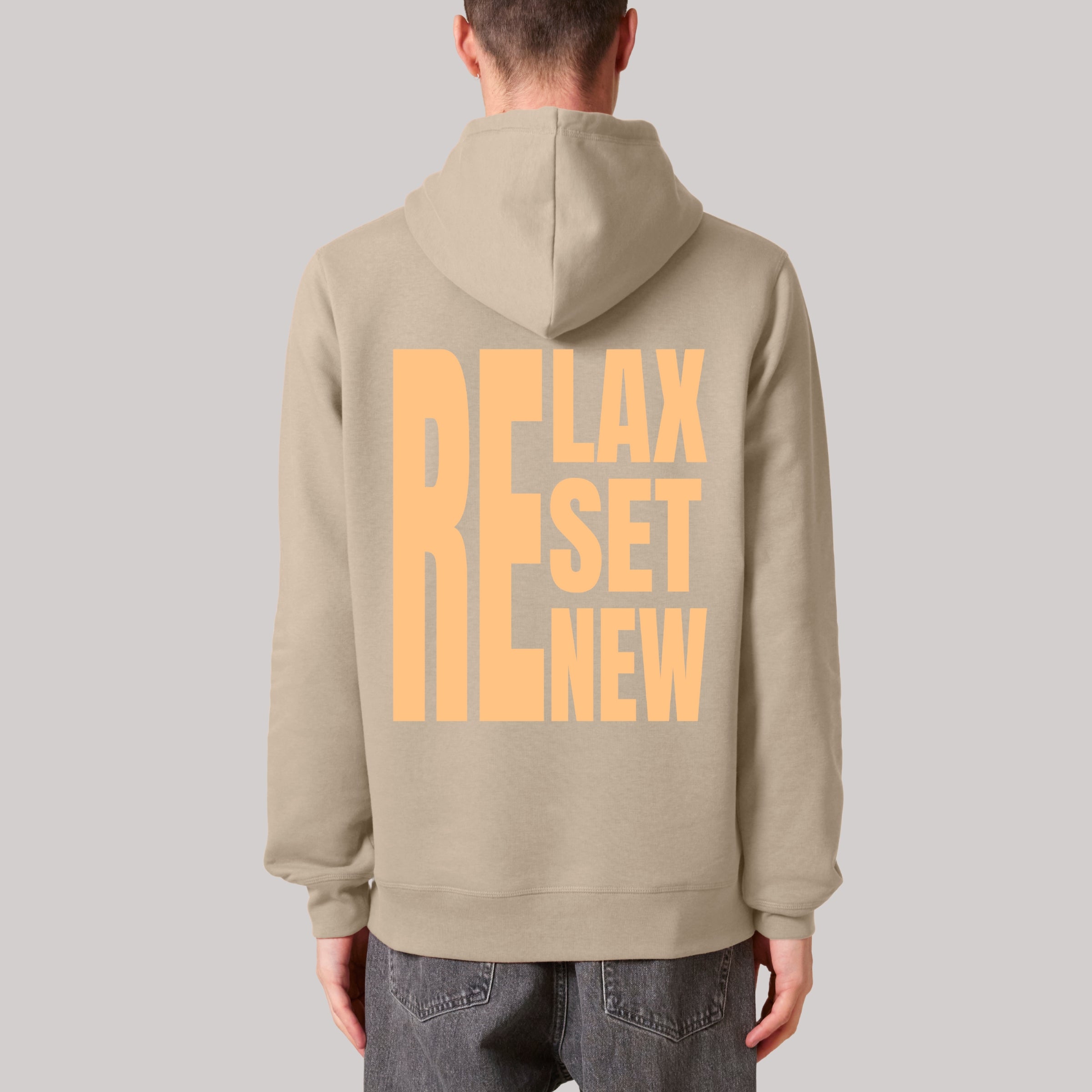 Premium Organic Hoodie RELAX-RESET-RENEW_Desert Dust_ Mann_Rückenansicht