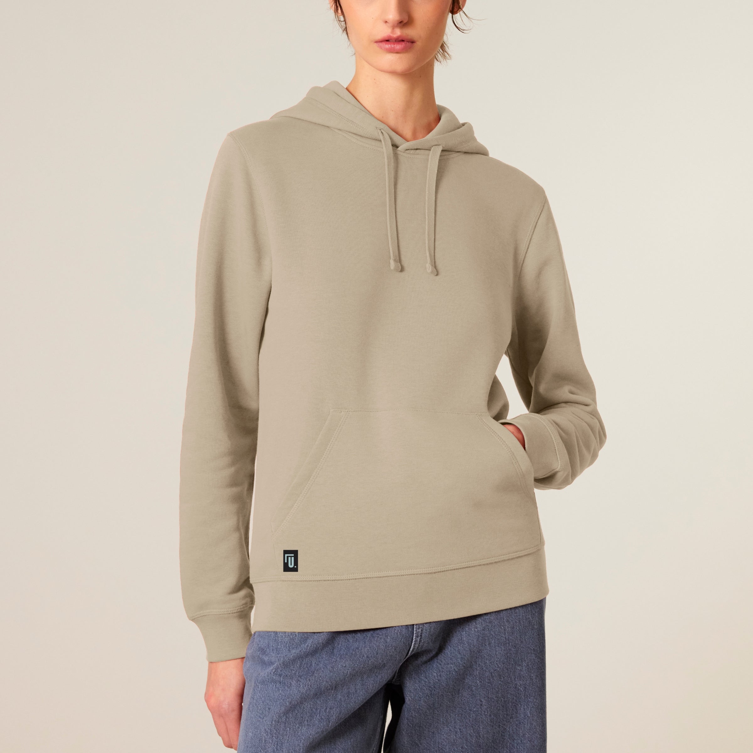 Premium Organic Hoodie RELAX-RESET-RENEW_Desert Dust_ Frau_Frontansicht