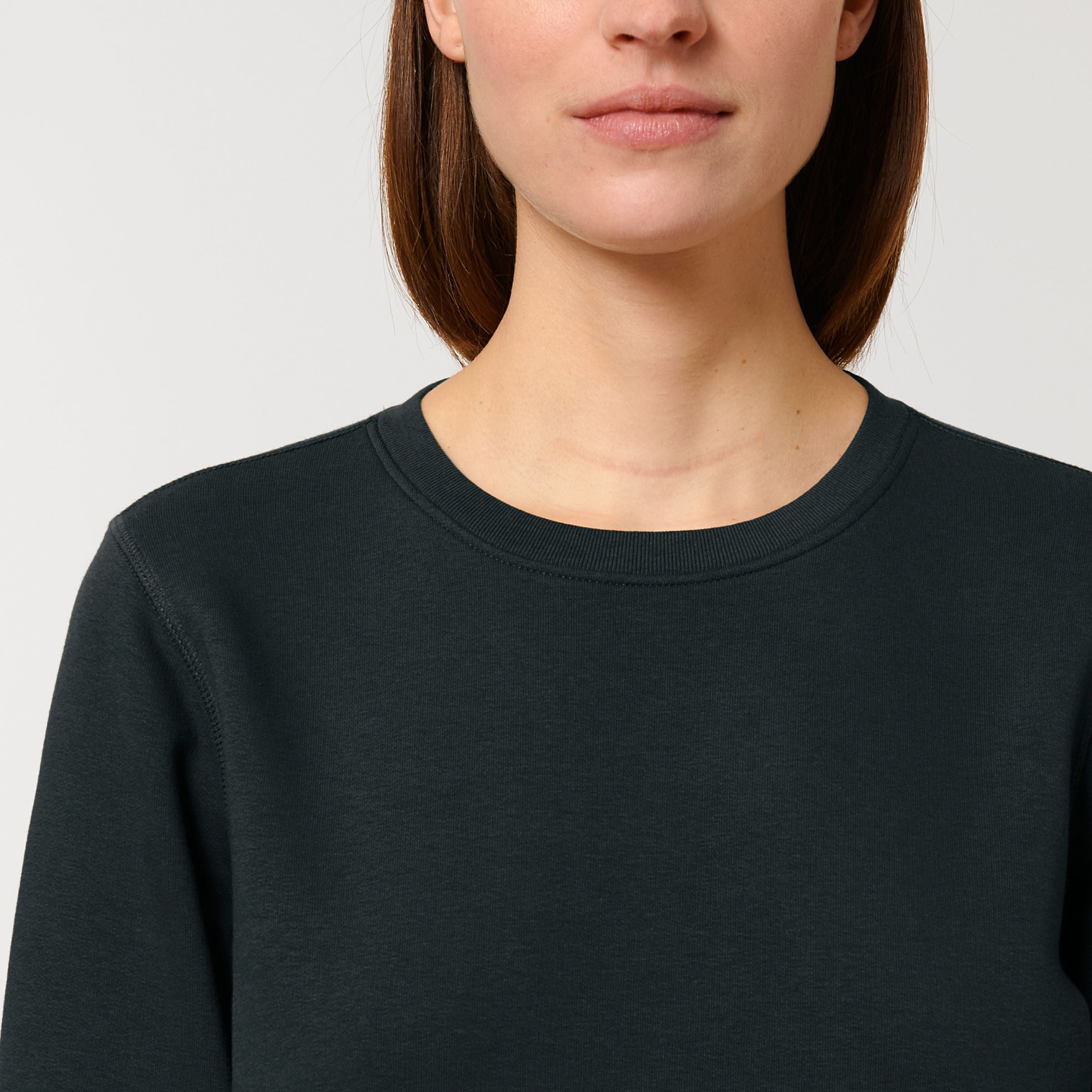 Premium Organic Sweatshirt U. schwarz Frau Detail-Frontansicht