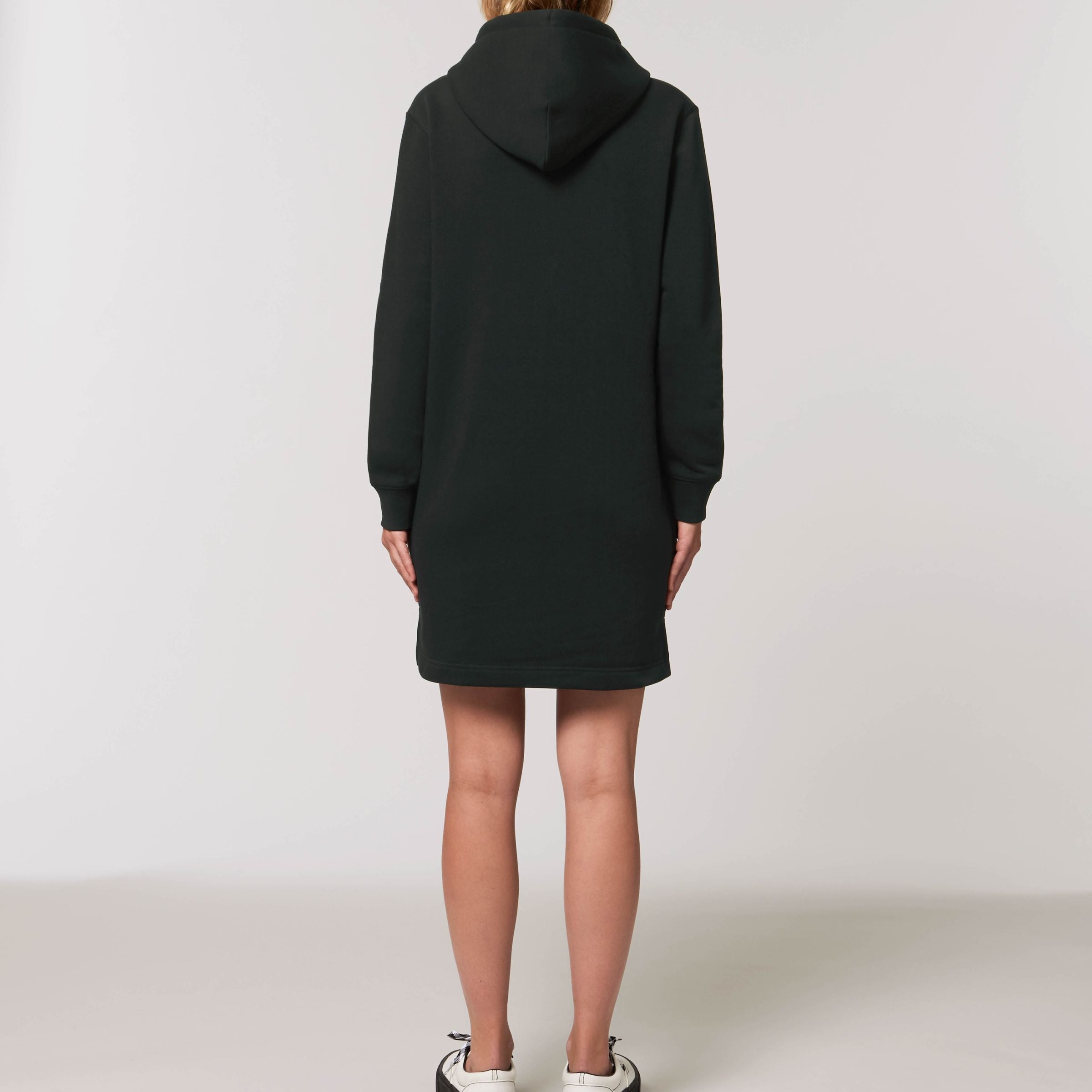 Premium Organic Hoodie-Kleid „Faces“ schwarz Frau Rückansicht