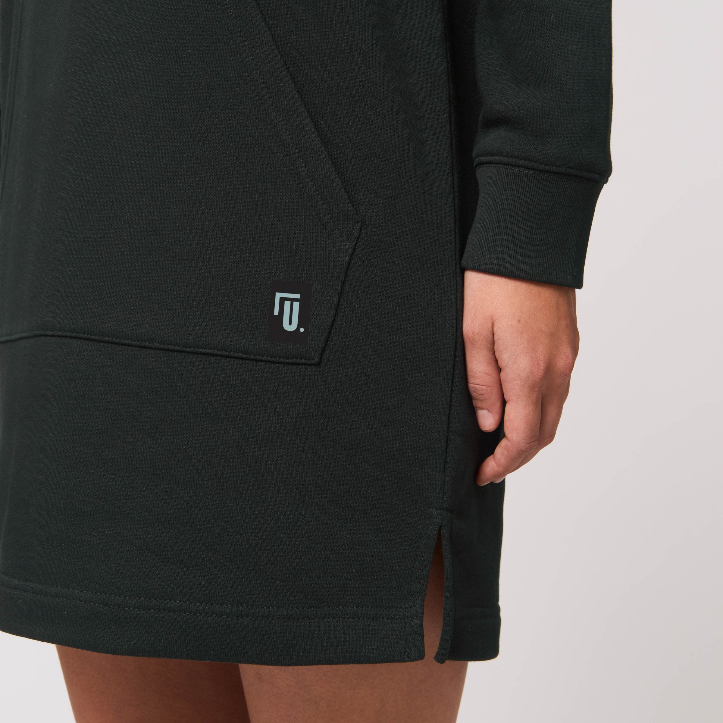 Premium Organic Hoodie-Kleid „Faces“ schwarz Detail-Frontansicht